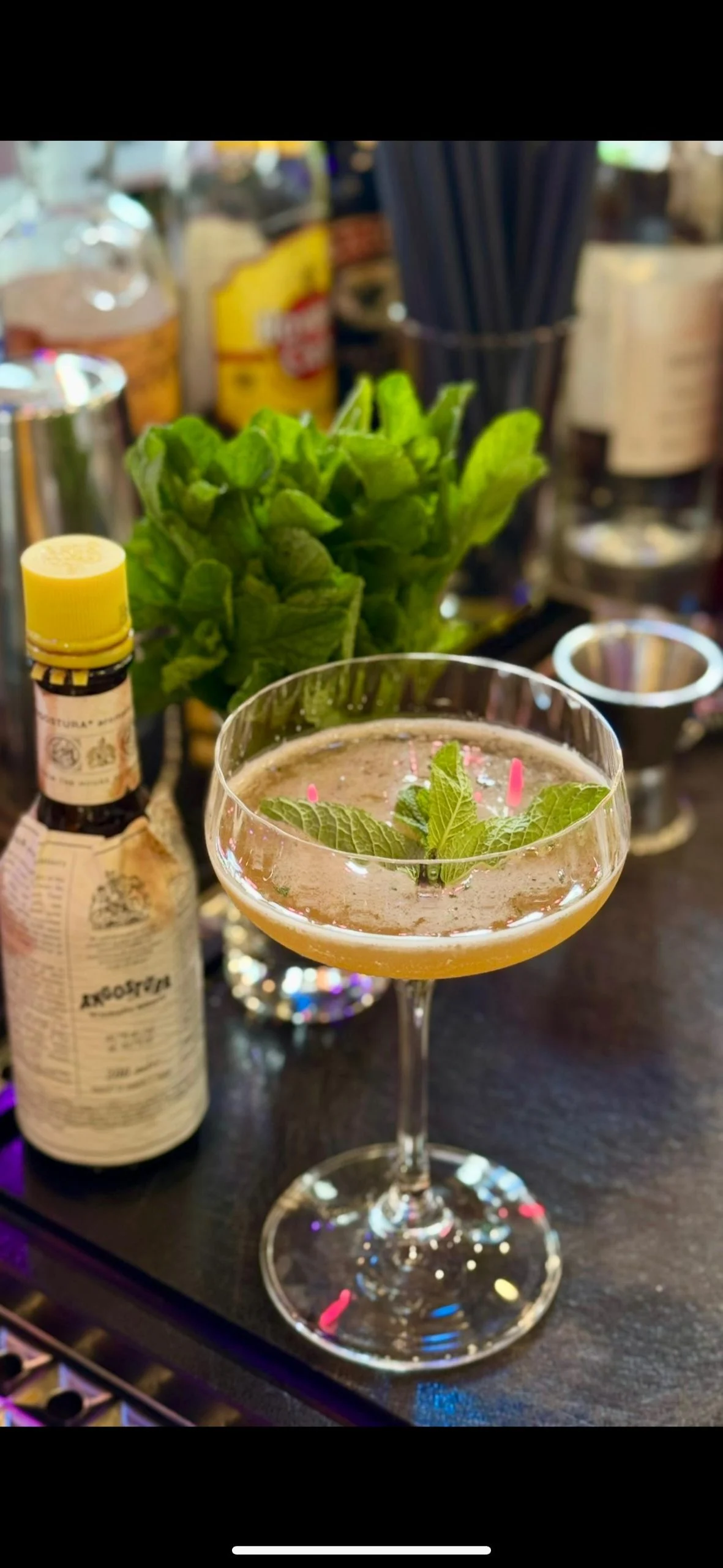 Cocktail an der Bar im Lemon Club in Soest